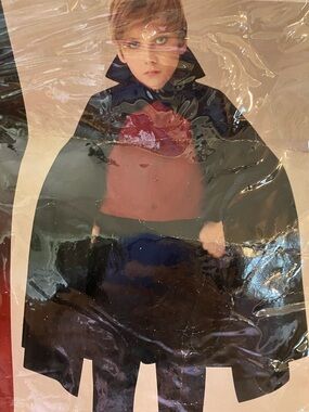 NIP 1pc Black Child Cape haloween